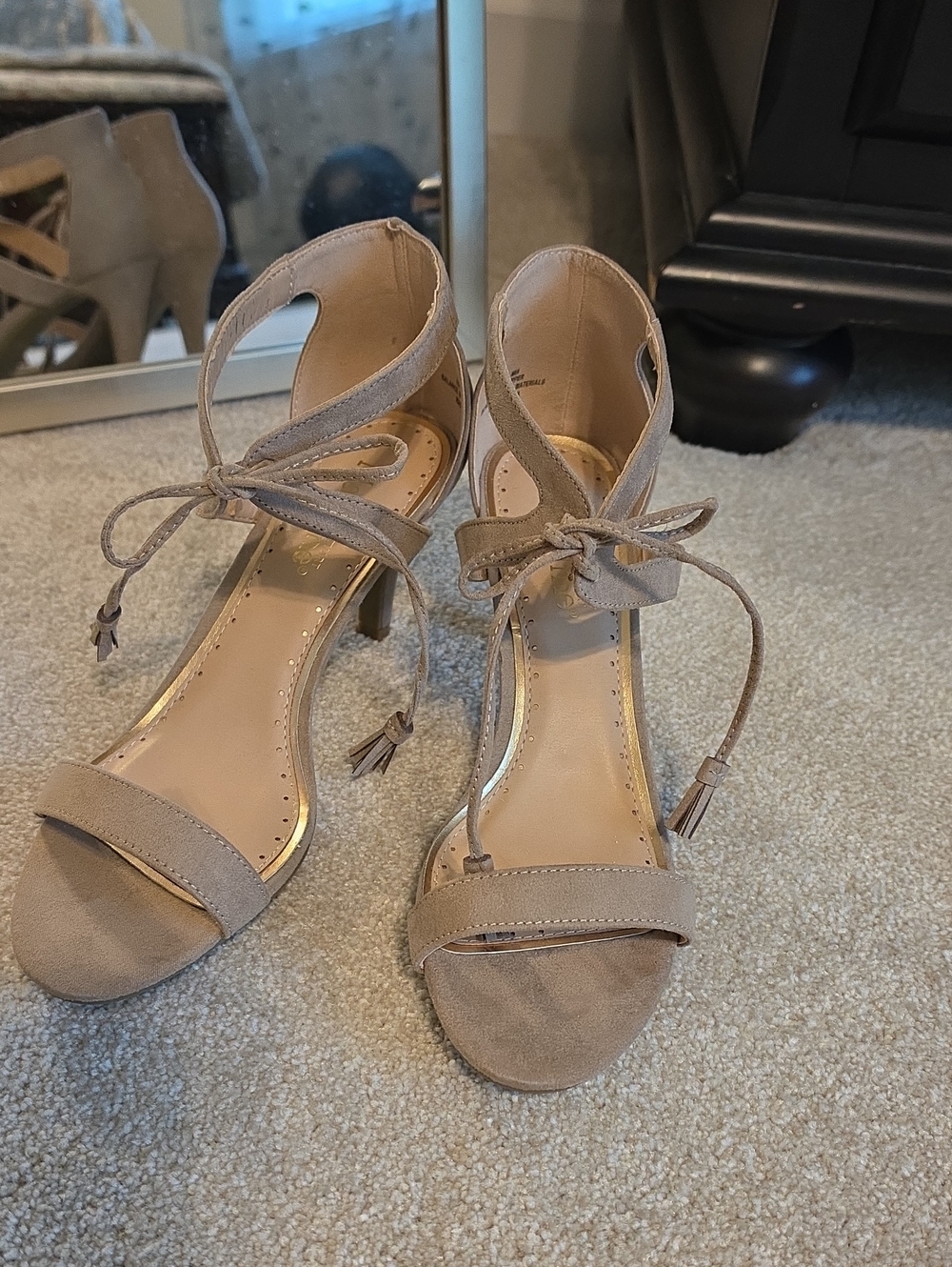 Madeline Stuart 9M MIA  Beige Suede Ankle-Tie Heels SO SEXY!!!! Never Worn